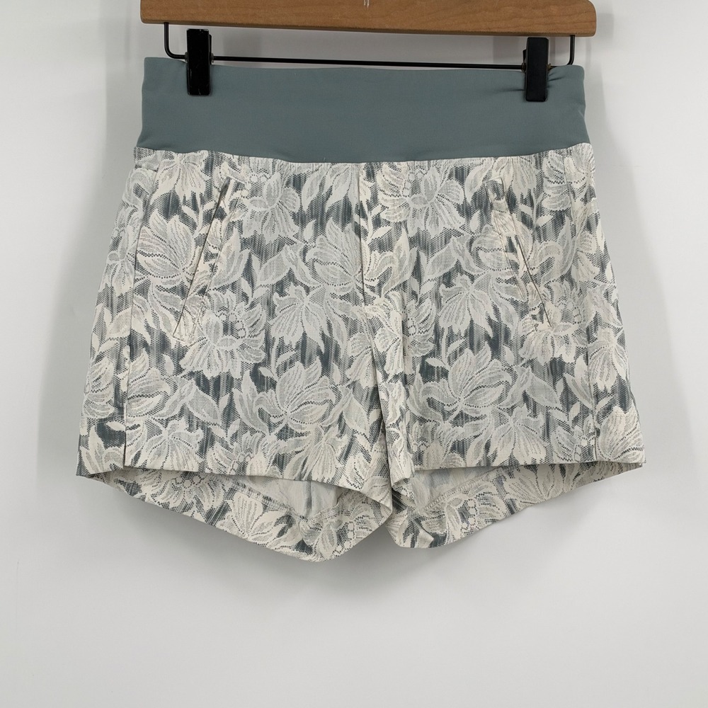 Athleta Trekkie North Printed Shorts Ethereal Bloom Magnolia White Green 0
